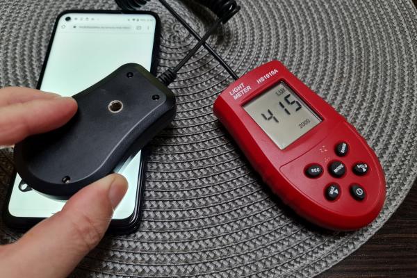 Luminozitate display Motorola Moto G Pro și ecranul văzut la microscop