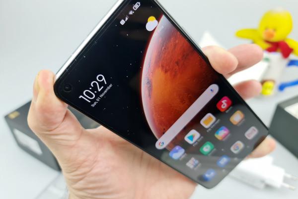 Luminozitate ecran Xiaomi Mi 10T Pro 5G și display văzut la microscop