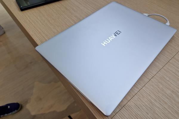 Huawei MateBook X Pro - Fotografii hands-on MWC 2022