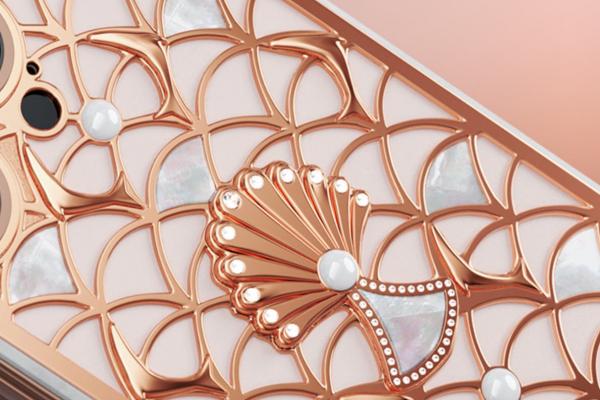 iPhone 16 Pro - Editia Secret Love, Caviar