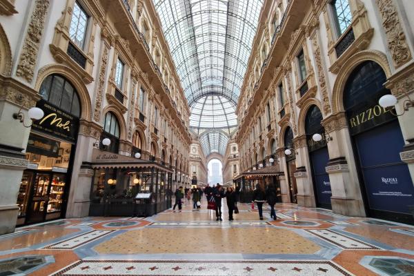 OPPO Reno13 F - Mostre foto Milano