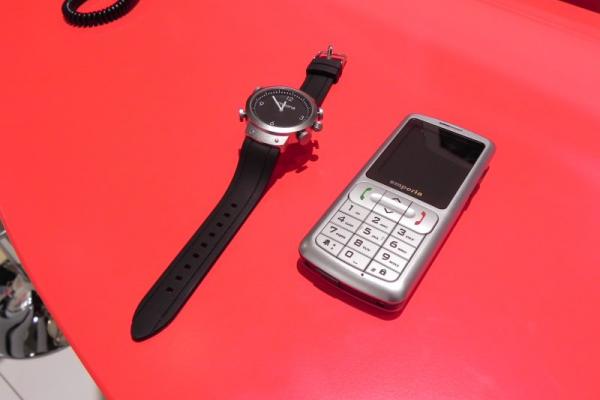 MWC 2011: Emporia ne prezintă telefonul-SOS, Însoțit de un ceas accesoriu și un handset ultra-rezistent (Video)