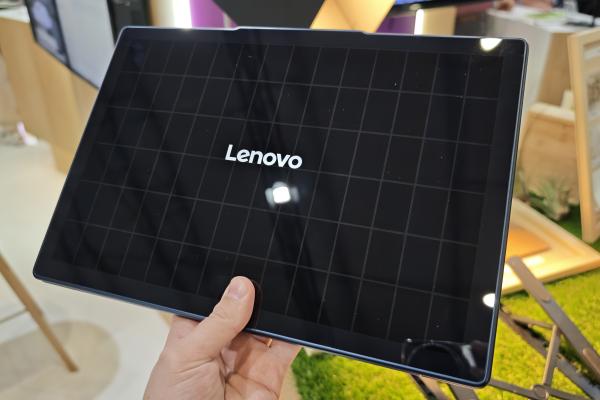 Lenovo Yoga Solar PC la MWC 2025