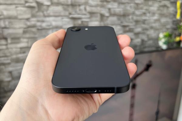 Apple iPhone 16e - Design