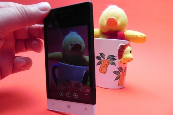 Review HTC Windows Phone 8S: design plăcut, calitate audio și câteva defecte esențiale (Video)
