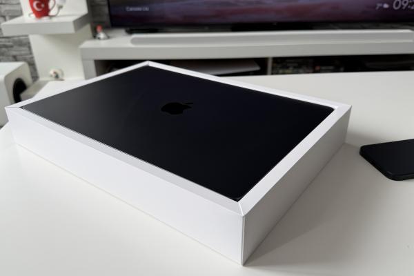 Apple MacBook Air M5 - Unboxing
