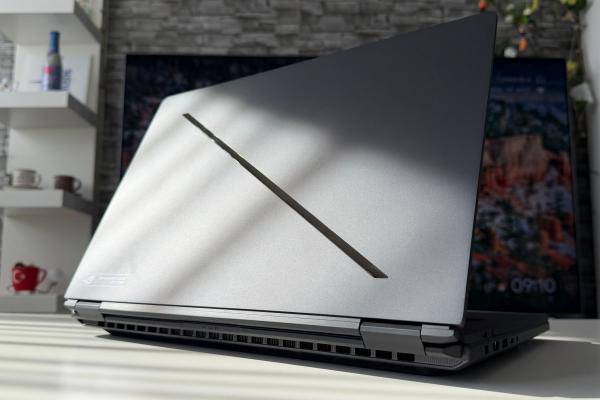 ASUS ROG Zephyrus DUO 2026 (GX651) - Design