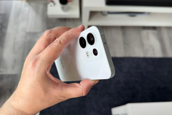 OPPO Reno16 Pro - Design (2)