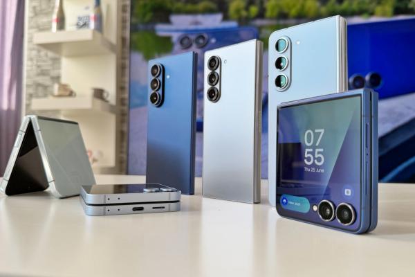 Retrospectivă telefoane pliabile Samsung
