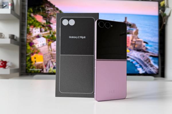 Samsung Galaxy Z Flip8 - Unboxing