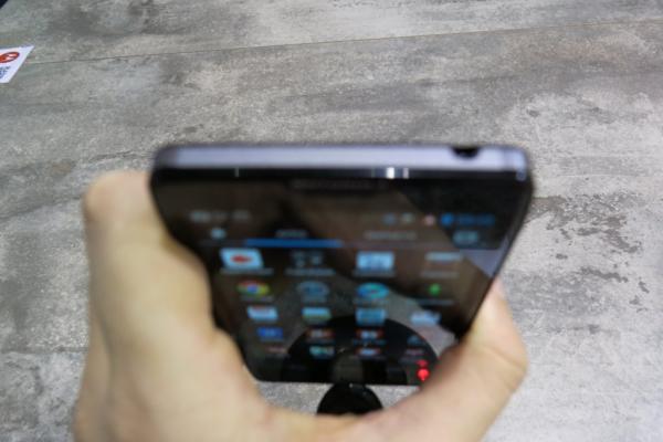 MWC 2013: Motorola RAZR HD hands on preview, ultimul mohican Înainte de X Phone (Video)