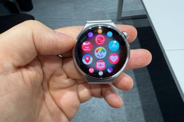 Fotografii hands-on HUAWEI Watch 6 (42mm)