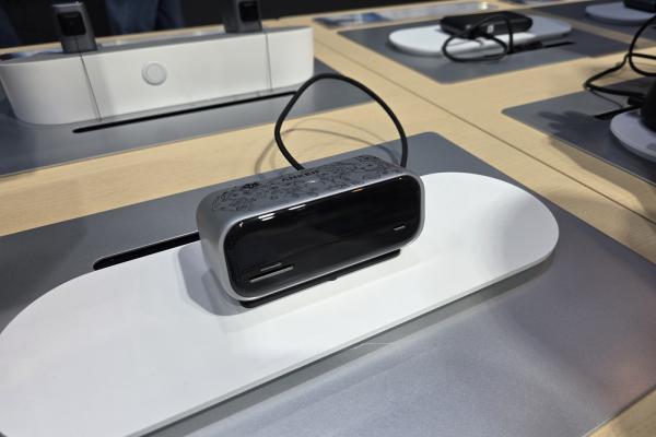 Anker x VALORANT 10-in-1 pune HDMI 2.1, DisplayPort și un ecran direct pe biroul gamerului