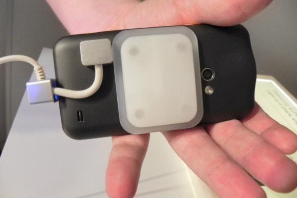 MWC 2012: Samsung Galaxy Beam Într-un preview hands-on - iată telefonul cu proiector din Barcelona (Video)
