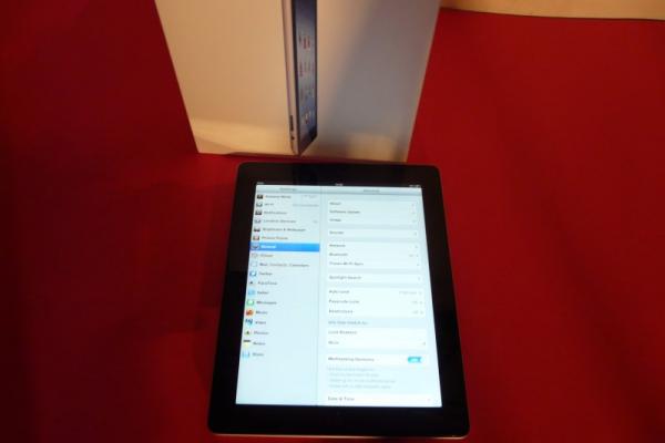 Noul iPad (3) scos din cutie la Mobilissimo.ro! Display cristal, ambalaj identic cu iPad 2! (Video)