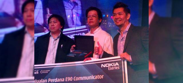 Primul Nokia E90 Communicator dat la licitatie pentru $5000
