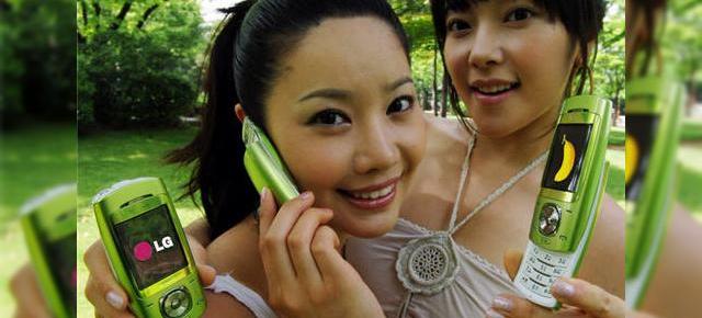 LG SV280, "telefonul banana", varianta necoapta (verde)