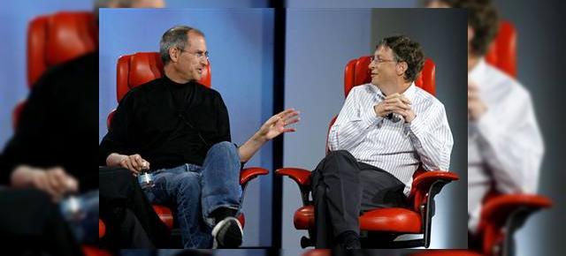 Bill Gates si Steve Jobs vorbesc presei