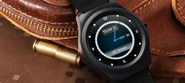 Smartwatch-ul Q2 vine cu un display complet circular și cu scanner de puls la pachet; costă doar 135 lei