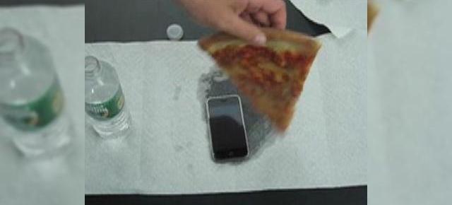 Alta tentativa de distrugere a iPhone... acum cu pizza!