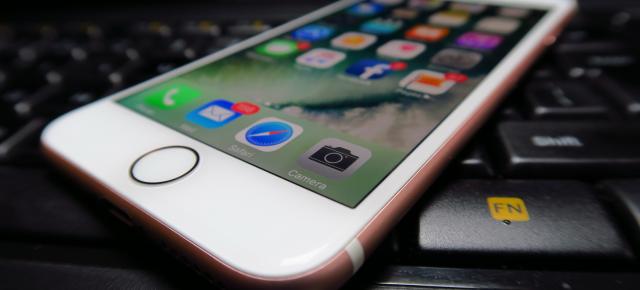 iPhone 7: Display de calitate, rezoluţie ce nu mai poate fi tolerată