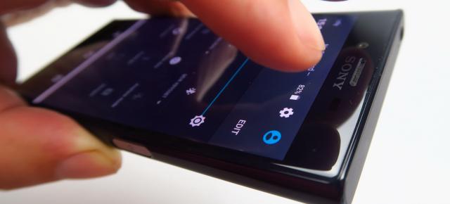 Sony Xperia X Compact: Design compact şi butucănos în acelaşi timp