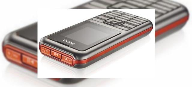 Telefonul BenQ C30, un low-end care aduce cu Walkmanurile de alta data...