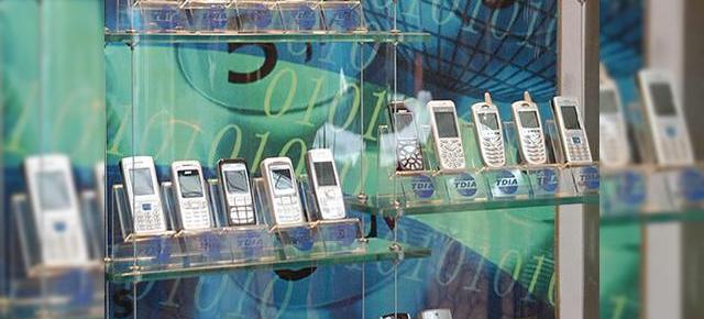 Jumatate dintre telefoanele mobile din lume sunt fabricate in China