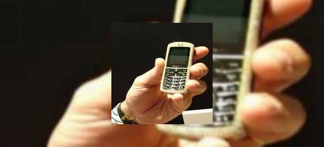 Telefonul Formula 1 Spyker, impodobit cu diamante si aur