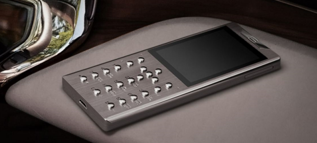 Gresso Meridian Diamond Edition este un nou telefon de lux a cărui carcasă este realizată din titan; costă cât un Mustang nou-nouț