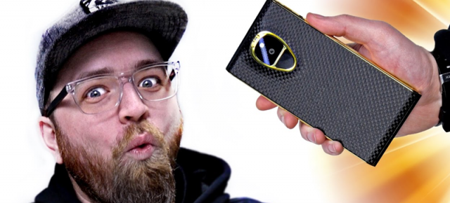 Cum arată un unboxing al unui telefon de 20.000 de dolari: Sirin Solarin, un telefon acoperit cu aur este scos din cutie de Unbox Therapy (Video)