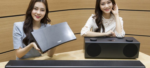CES 2017: Samsung prezintă un aspirator robotizat cu suport Amazon Echo, difuzor wireless, sound bar şi player Blu-ray HDR şi UHD
