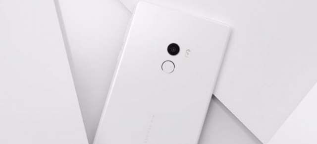 CES 2017: Xiaomi anunţă o variantă pe alb a smartphone-ului Mi MIX, un televizor cu ecran edge to edge şi un router cu 8 TB stocare