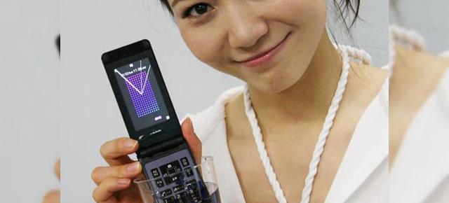 Fujitsu F705i, telefonul slim 3G impermeabil