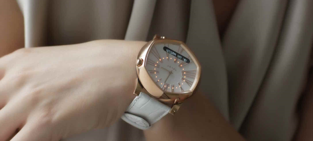 Iată un smartwatch ce monitorizează timpul petrecut cu cei dragi; El este Tottori West Family Time Watch și are rol și de experiment social