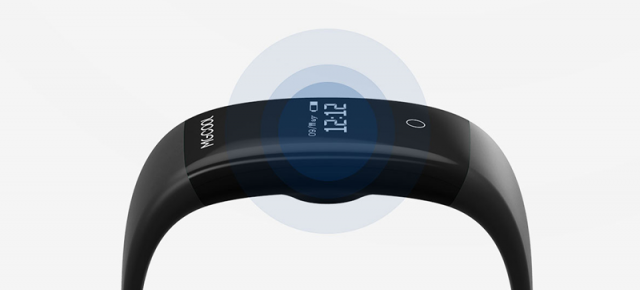 MGCOOL Band 2 vine cu un senzor accelerometru pe 3-axe și cu scanner de puls pentru un nivel de acuratețe sporită a monitorizării fizice