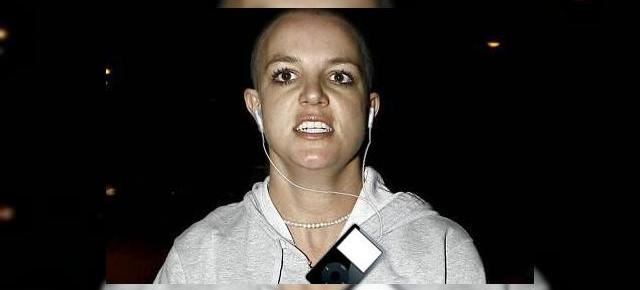 Britney Spears a aruncat iPhone-ul noului sau iubit in piscina