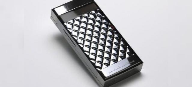 Pantech Noblesse, un telefon de lux din argint si piele de crocodil