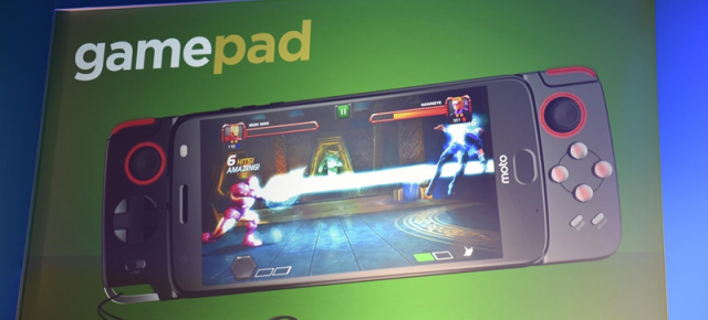 Motorola Moto Z 2017 apare în câteva imagini, inclusiv în cea care îl prezintă pe Moto Mod Gamepad de la MWC 2017