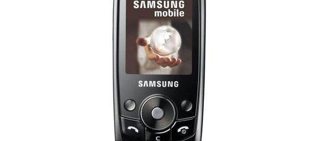 Telefonul multimedia Samsung J700, acum in Romania prin HAT Group Co.