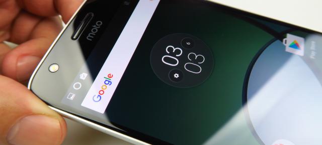 Motorola Moto Z Play: Conectivitate USB Type-C, 3 microfoane, viteze excelente