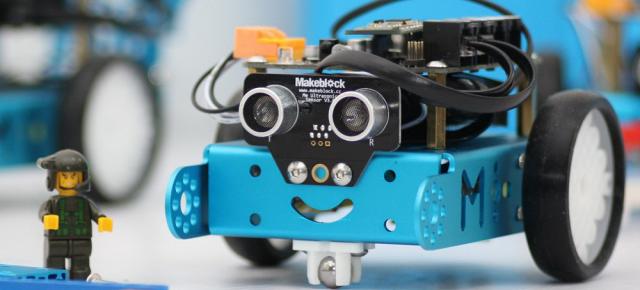 Turul Magazinelor #170: roboţei educativi, pompă de apă pentru grădină, un nou aparat de curăţat Dirt Devil