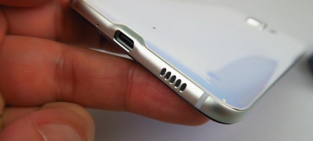 HTC U Ultra: Multimedia BoomSound, cu extra microfoane şi bas