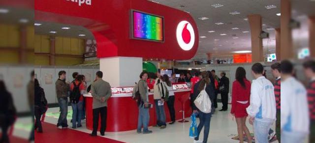 Vodafone la CERF 2008, cu masina de Formula 1 si fotbal virtual