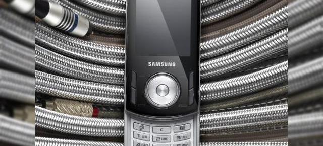 Samsung lanseaza telefonul dual slider F400, cu functii muzicale