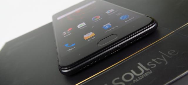 Allview X4 Soul Style Unboxing: phablet pentru selfie, cu baterie de croazieră (Video)