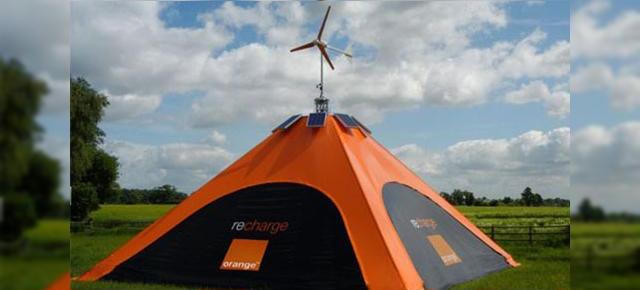 Orange iti incarca telefonul cu energie ecologica, ca la "usa cortului"