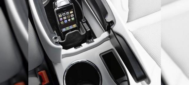 Mercedes-Benz lanseaza un nou kit de integrare iPhone