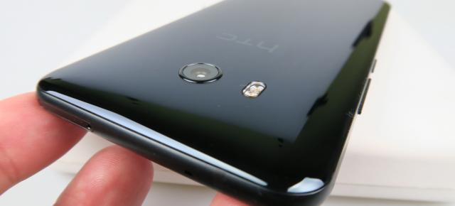 HTC U11 Unboxing: cantitate generoasă de accesorii, primul contact cu Snapdragon 835