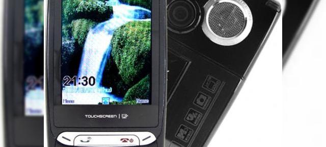 Telefonul CVSCD-8500 soseste cu un touchscreen de 3 inchi